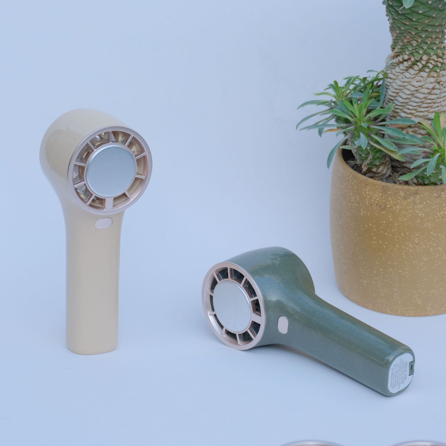 Damen Tragbarer Handventilator mit wiederaufladbarem Akku Brehn