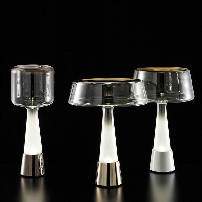 Stylische Glas Tischlampe mit integrierter LED-Beleuchtung