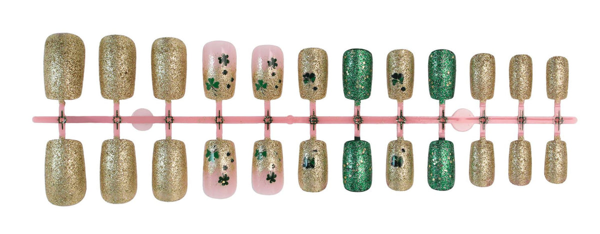 Kunstnagelset mit glitzernden Akzenten und floralen Motiven Brehn