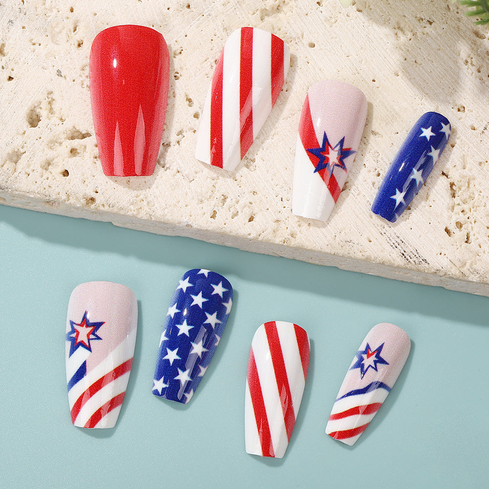 Kunstvolle Nagelspitzen im patriotischen Design Brehn