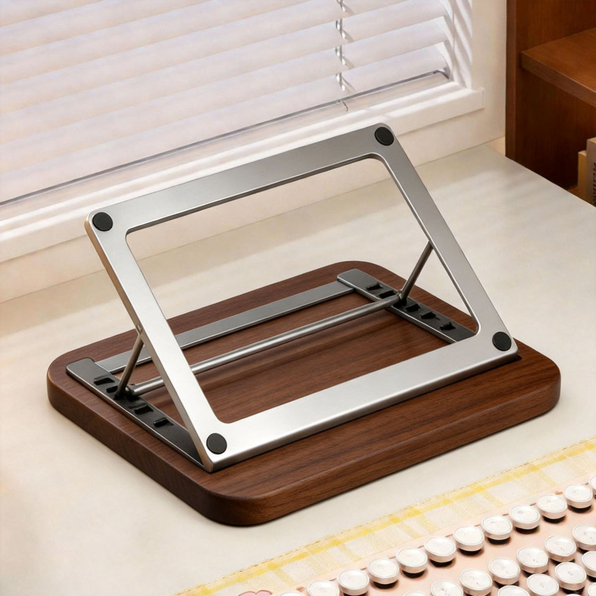 Verstellbarer faltbarer Metall-Laptop- und Tablet-Ständer mit ergonomischem Stand in mehreren Winkeln