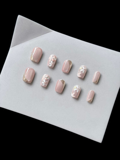 Künstlerisches Press-On Nagelkunstset mit floralen Akzenten