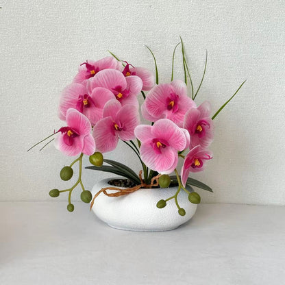 Lebensechte Orchideenblumenstrauß-Anordnung