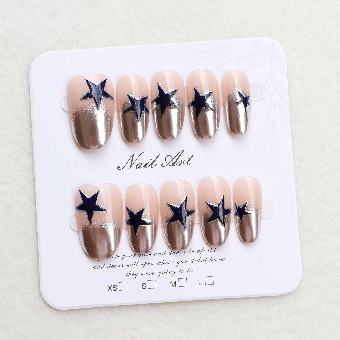 Stylische Press-On Nagelkunst Brehn