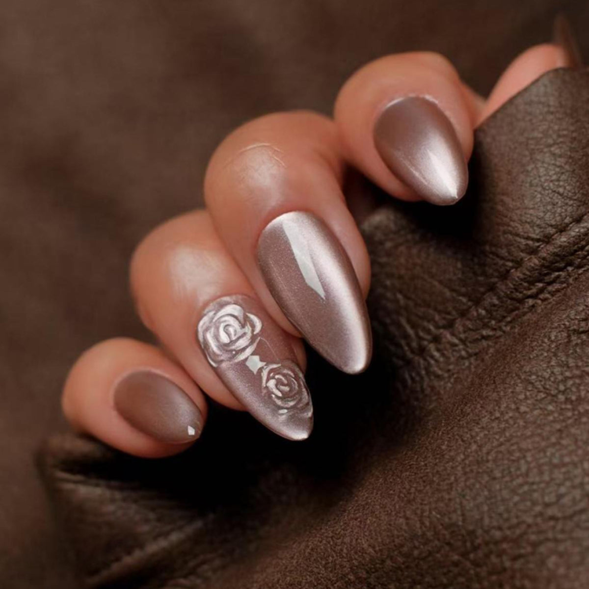 Kunstvolle Rosen-Nagelkunst mit Glanz Brehn