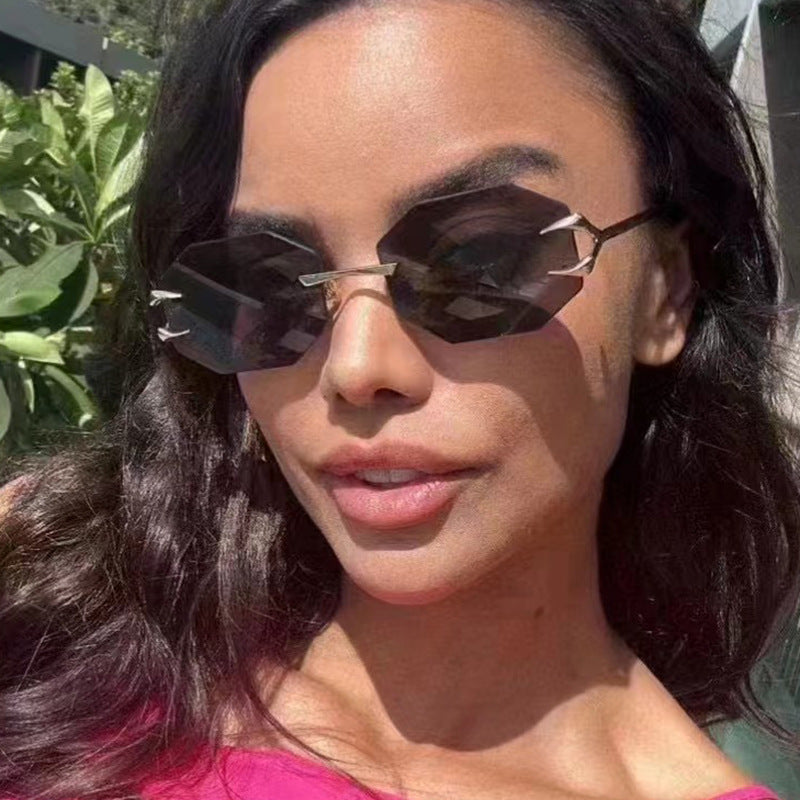 Damen geometrische Sonnenbrille mit modernem Metallrahmen Brehn
