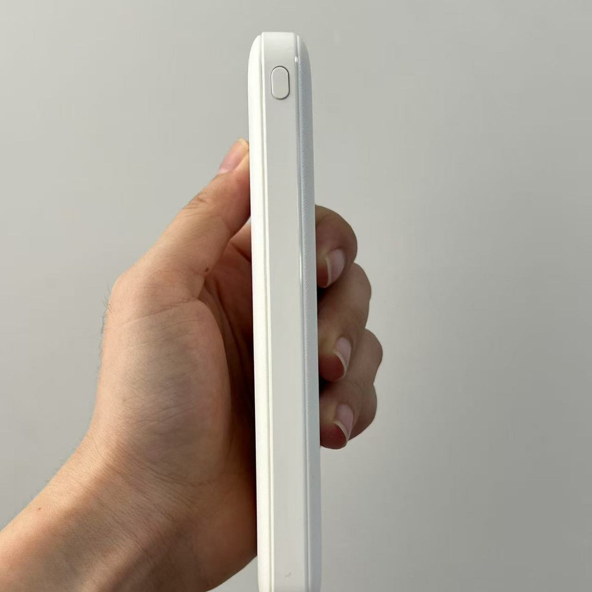 Tragbare Powerbank mit Innovativer Textur und Schnellem Ladeanschluss Brehn