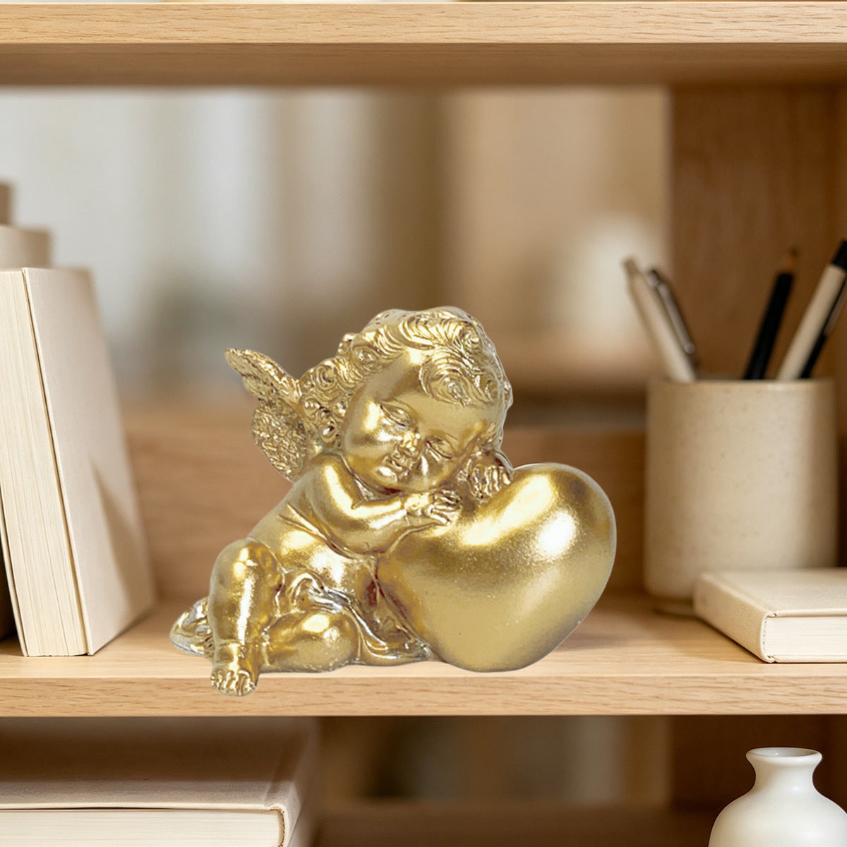 Charmante Engelfigur mit Herzmotiv Brehn