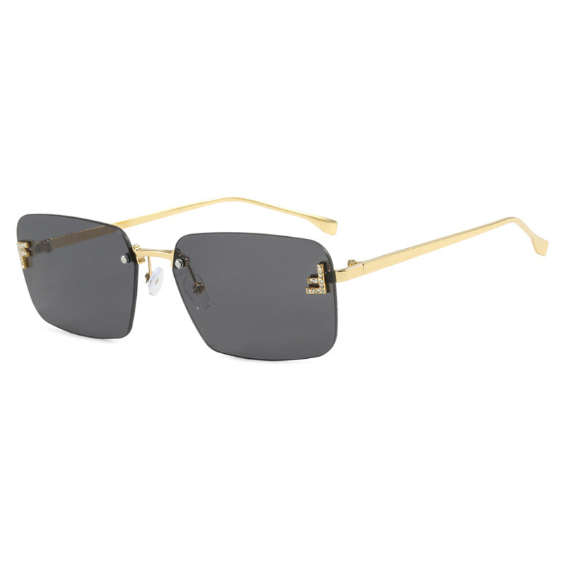 Damen quadratische Sonnenbrille mit elegantem goldenen Rahmen und stylishen Gläsern Brehn