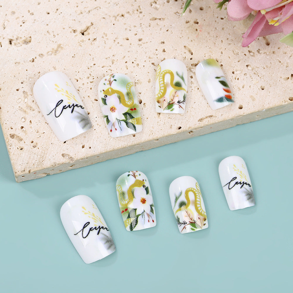 Kunstnägel mit floralem und künstlerischem Design Brehn