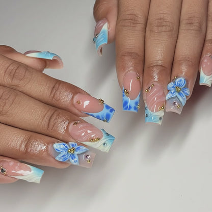 Künstlerische florale Acryl-Nail-Art-Verlängerungen Brehn