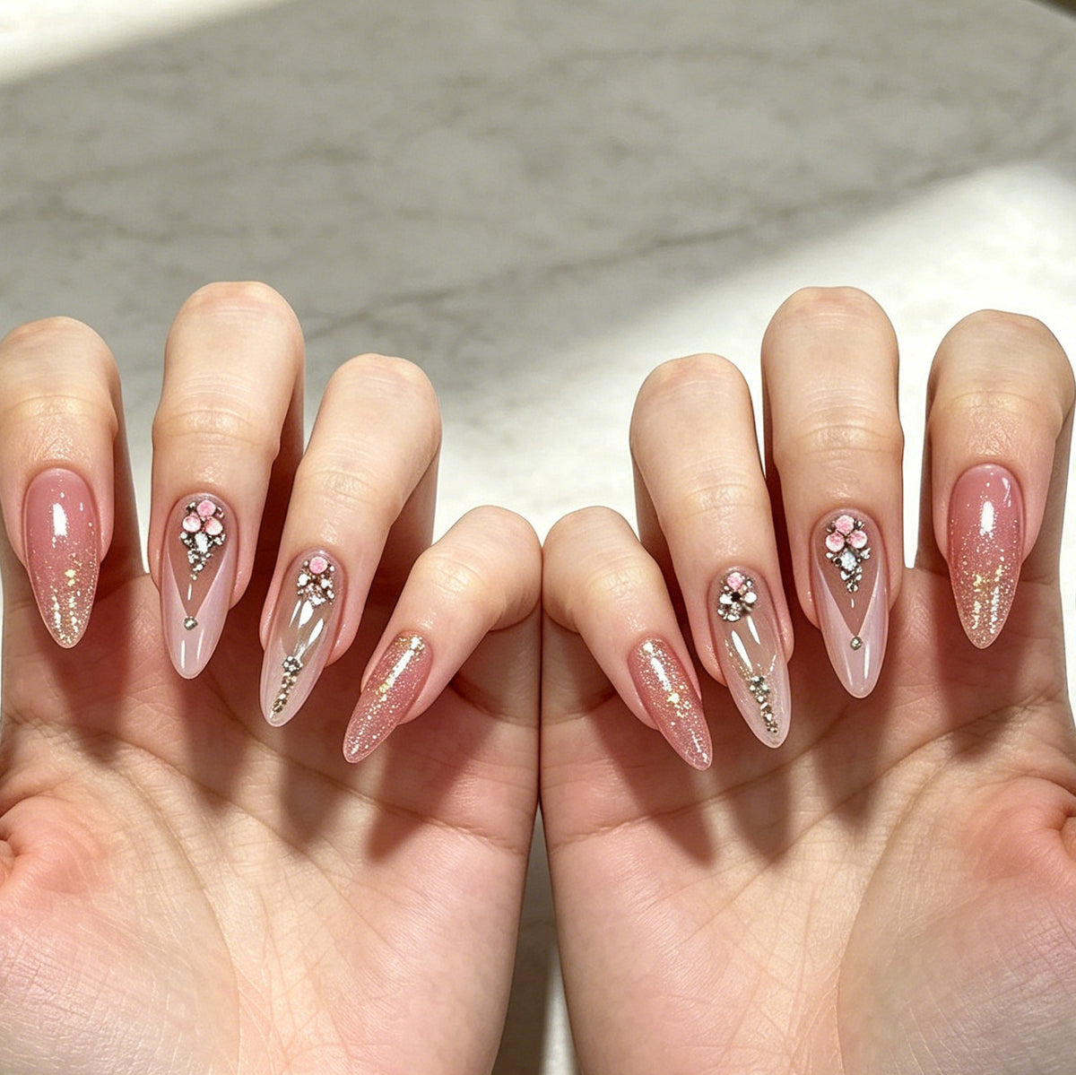 Glitzernde Blumen-Nagelkunst Brehn