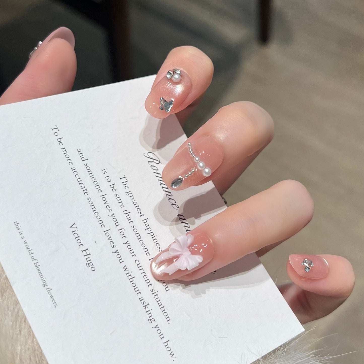 Dekorative Rhinestone Nagelkunst Verlängerungen Brehn