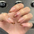 Kunstvolle Nagelkunst mit elegantem Blumenmotiv Brehn
