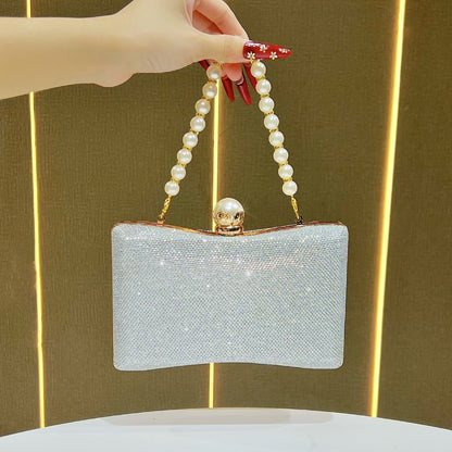 strass-verzierte Abendtasche