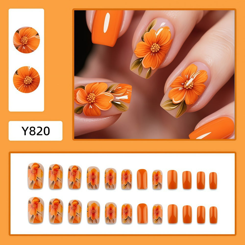 Kunstvolle Nagelgestaltung mit Floralen Motiven Brehn
