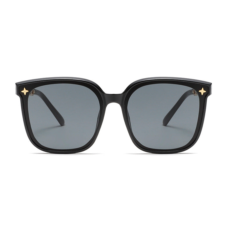 Damen Modische Sonnenbrille mit hochwertigem Kettendetail Brehn