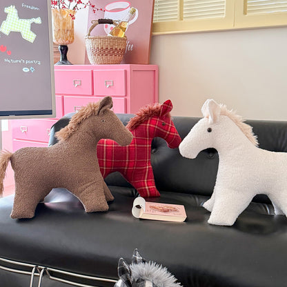 Dekoratives Kuschelpferd aus Teddy-Fleece als Deko- und Spielkissen