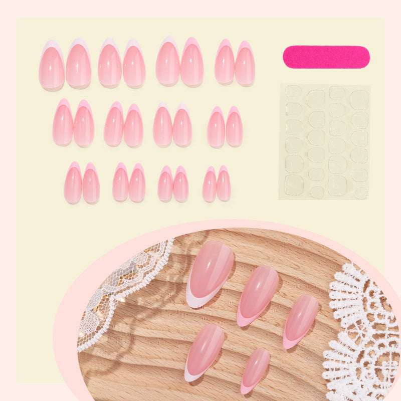 Kunstnagelset mit elegantem French-Tip Design Brehn