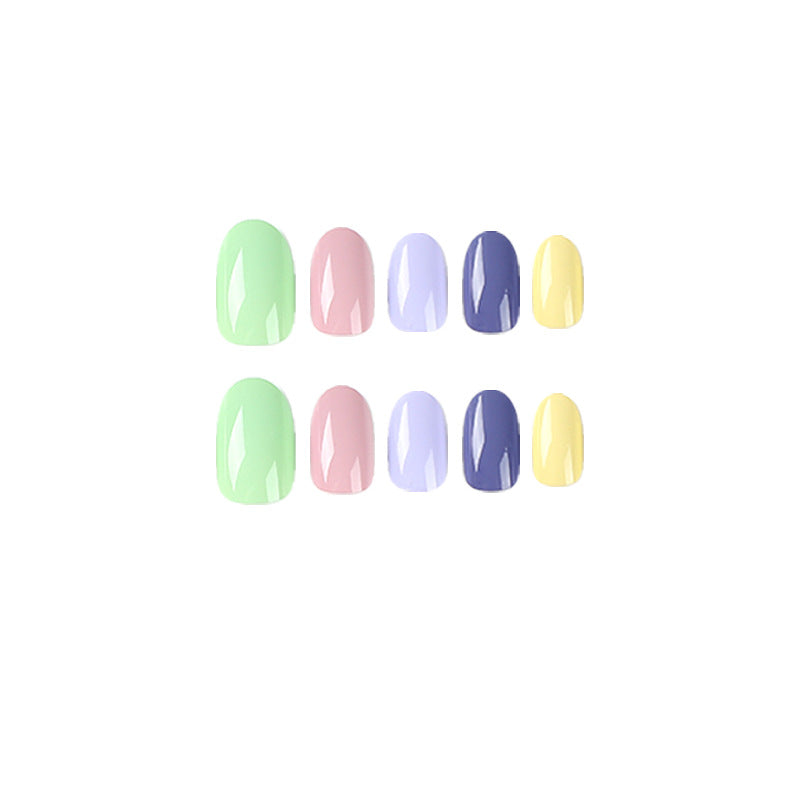 Kunstvolle Nagelkunst mit sanften Farben und Hochglanz-Finish Brehn