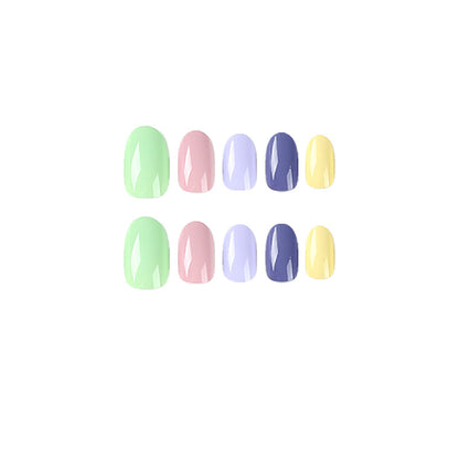 Kunstvolle Nagelkunst mit sanften Farben und Hochglanz-Finish Brehn