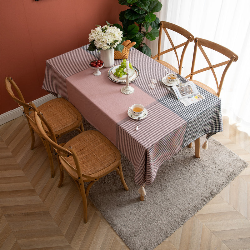 Elegante gestreifte Tischdecke