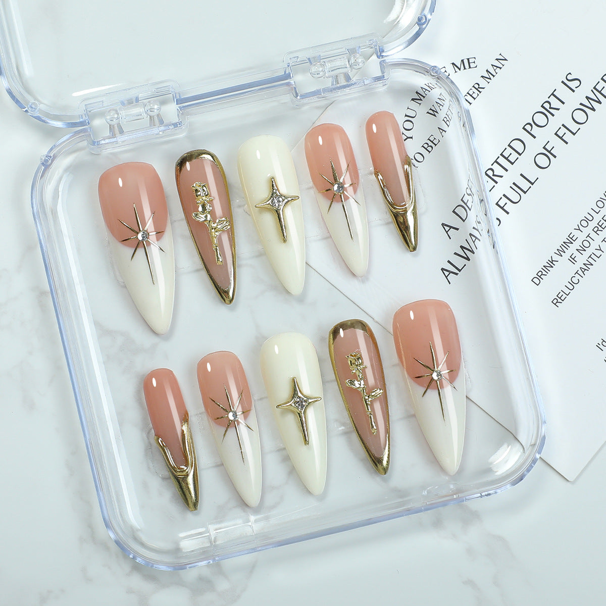Kunstnagelset mit eleganten 3D-Verzierungen und luxuriösen Akzenten Brehn