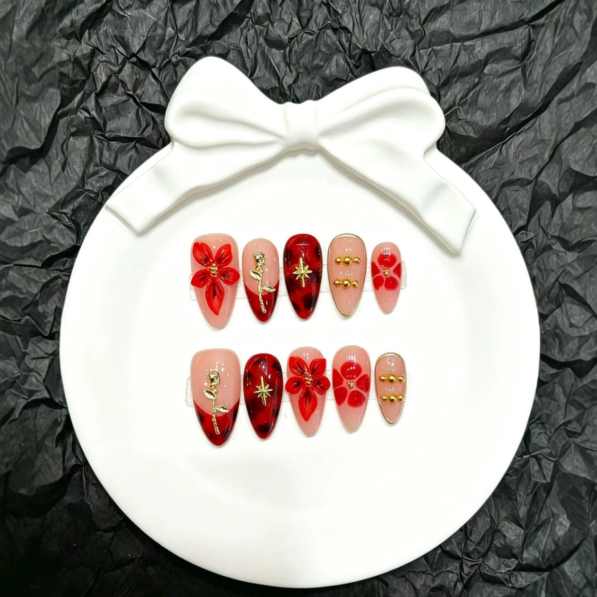 Künstlerisches florales Design Press-On Nagelkunst