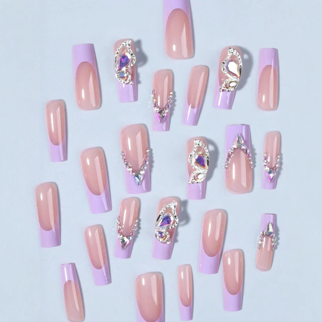Kunstnagelset mit luxuriösen 3D-Akzenten Brehn