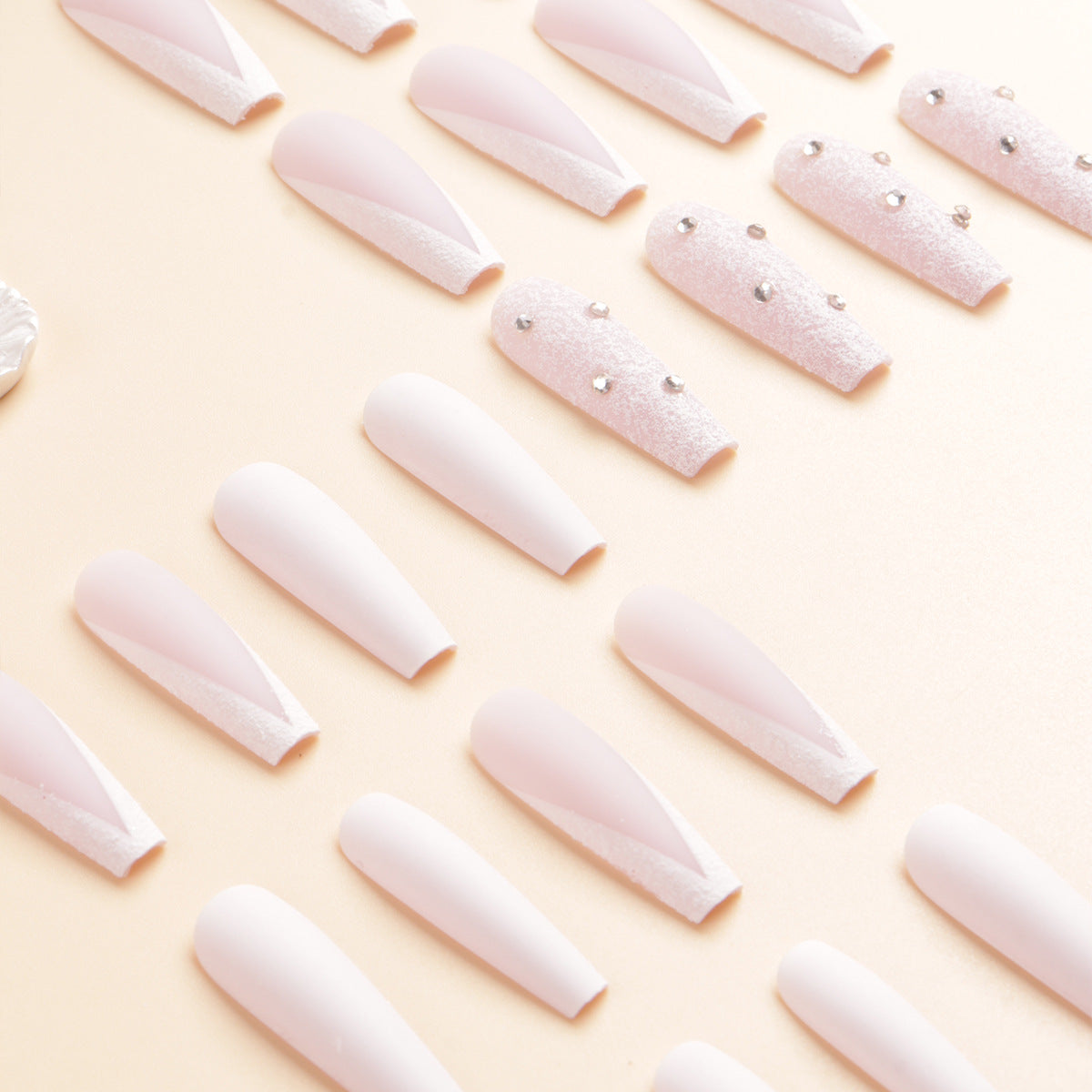Premium mit Rhinestones verzierte Stiletto-Press-On-Nägel Brehn