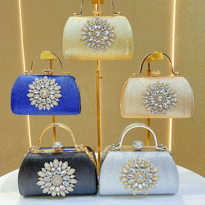 Glitzernde Blumenverzierte Abendtasche