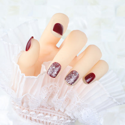 Glänzendes Press-On Nagelset mit Glitzerakzenten Brehn