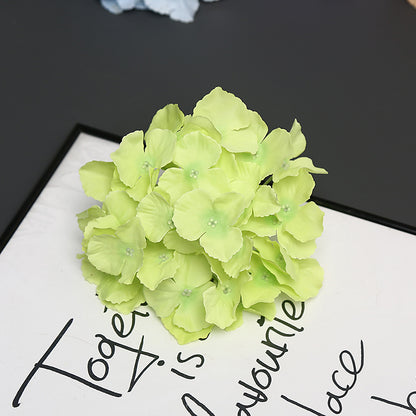 Elegante dekorative Blumenarrangement