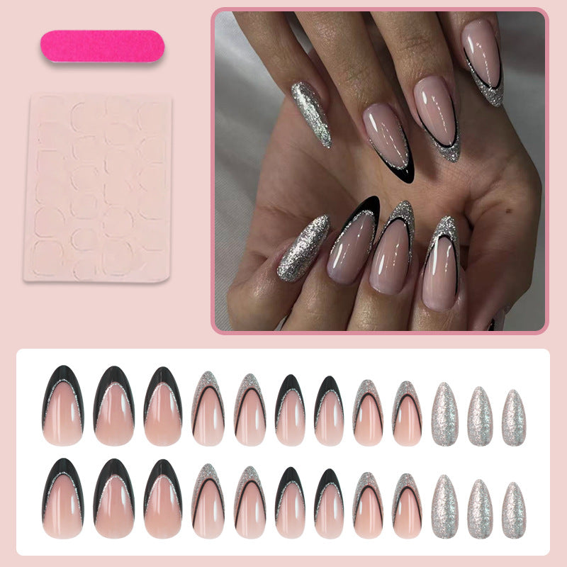 Kunstnagelset mit glamourösen Glitzerakzenten und elegantem Schwarz Brehn