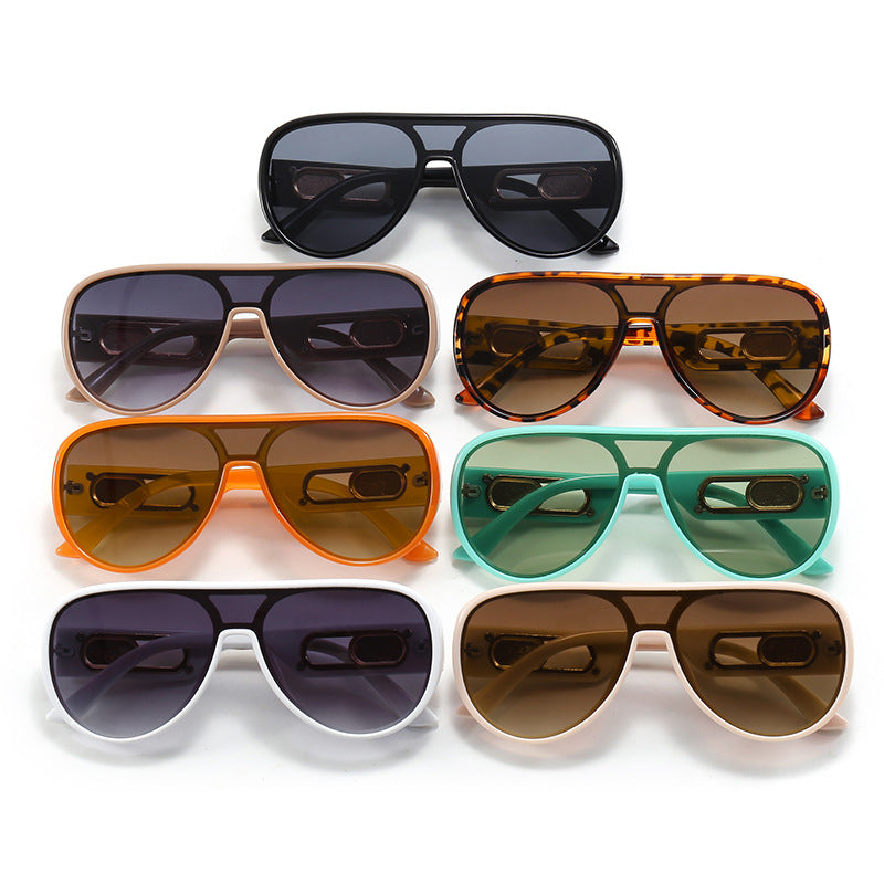 Damen Elegante Oversize-Sonnenbrille mit Designer-Details Brehn