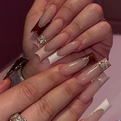 Kunstvolle Nagelverlängerungen mit Glitzerverzierungen Brehn