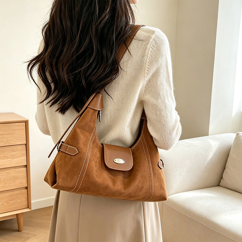 Stylische Wildleder-Schultertasche Brehn