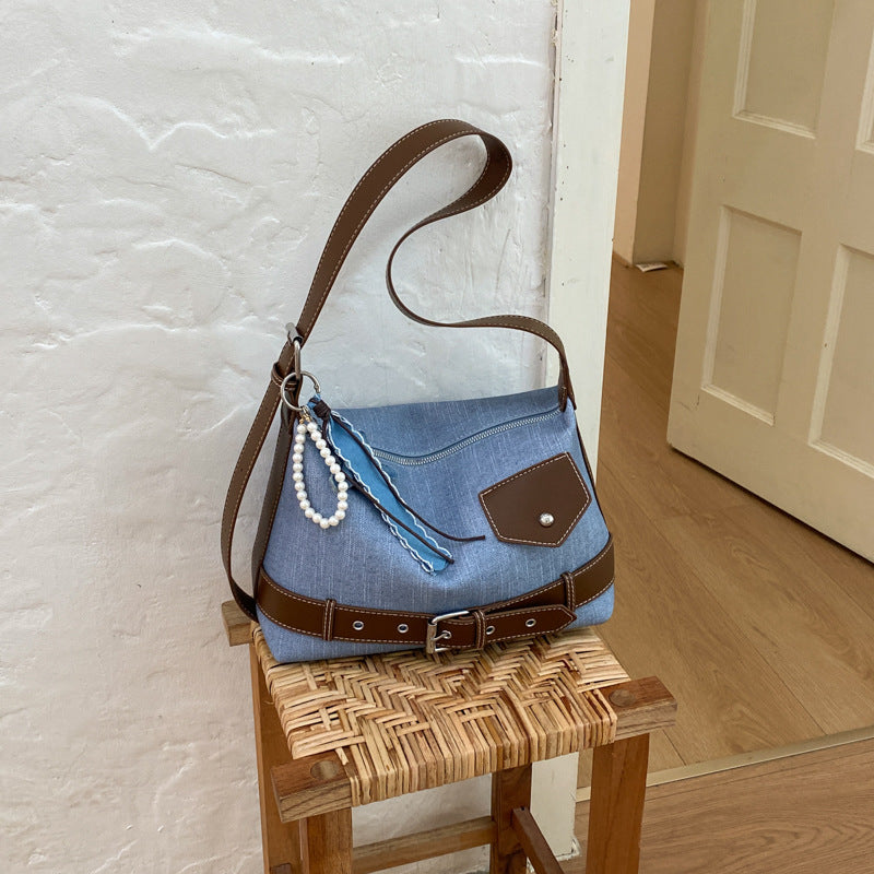 Lässige Denim-Schultertasche