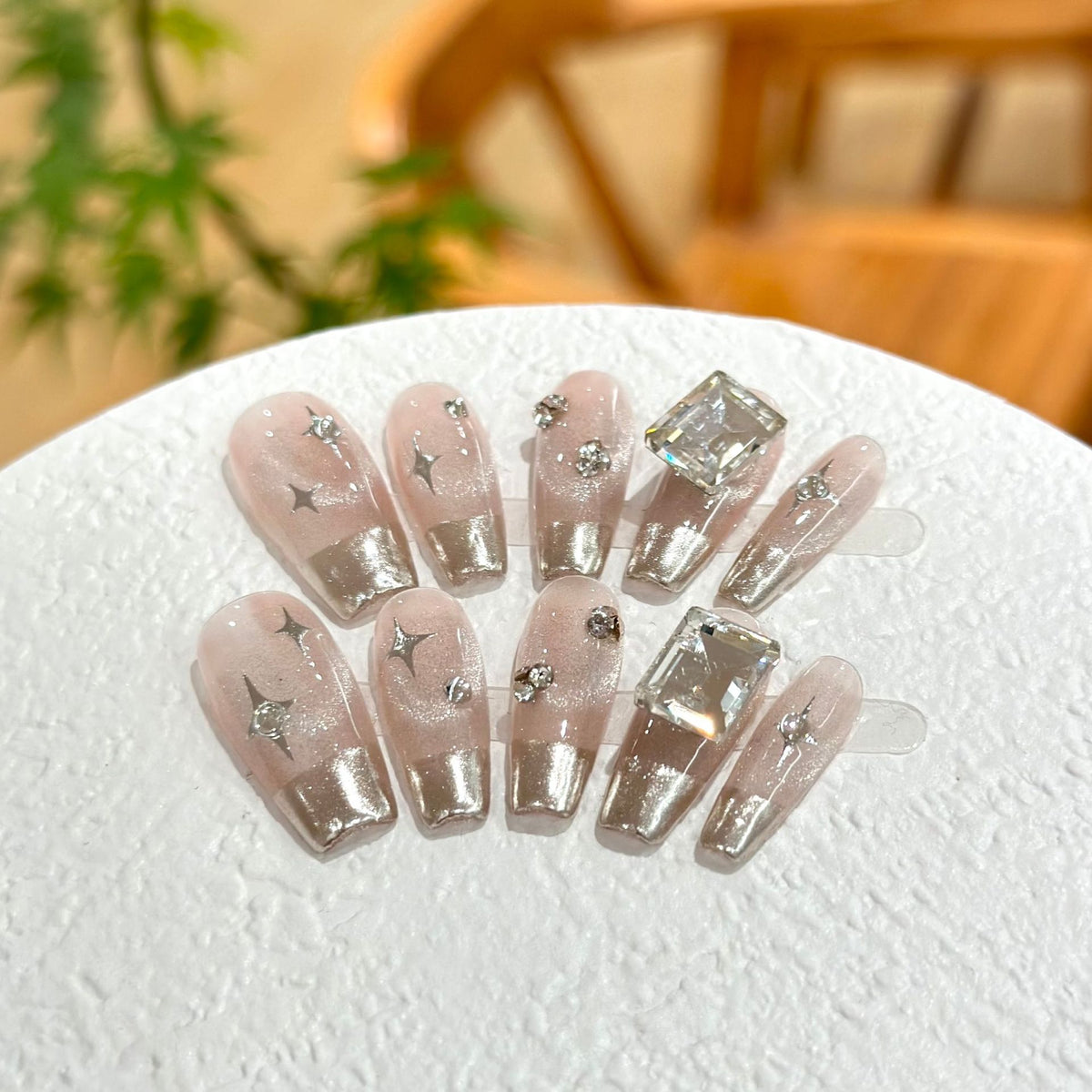 Glamourös Press-On Nagel Set mit Strass-Akzenten