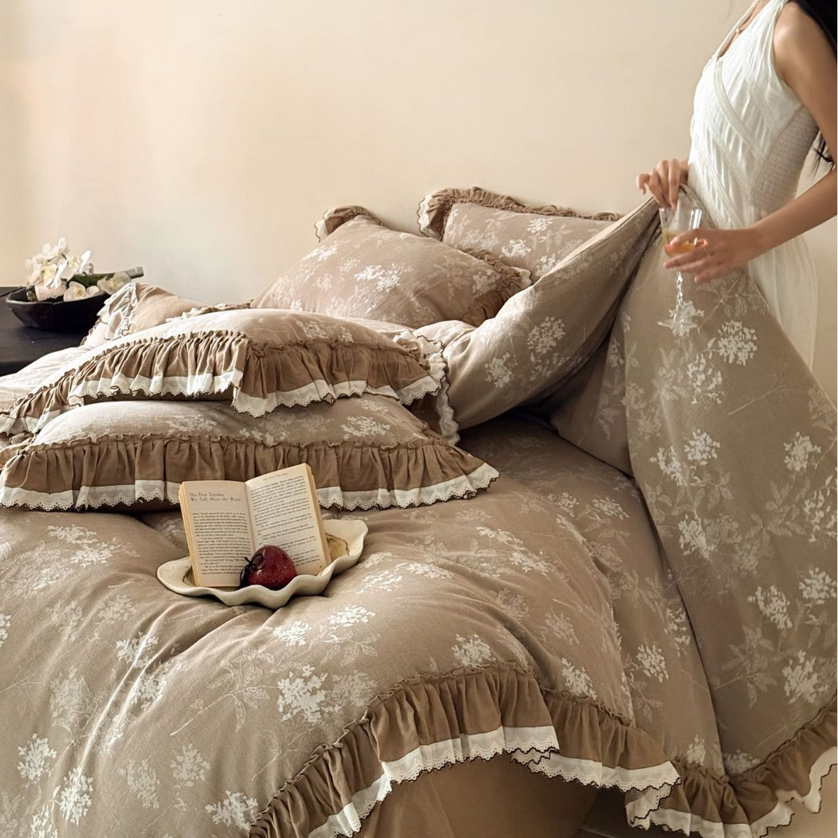 Gestepptes Bettwäsche-Set aus Baumwollmischung mit floralem Vintage-Print und Volant