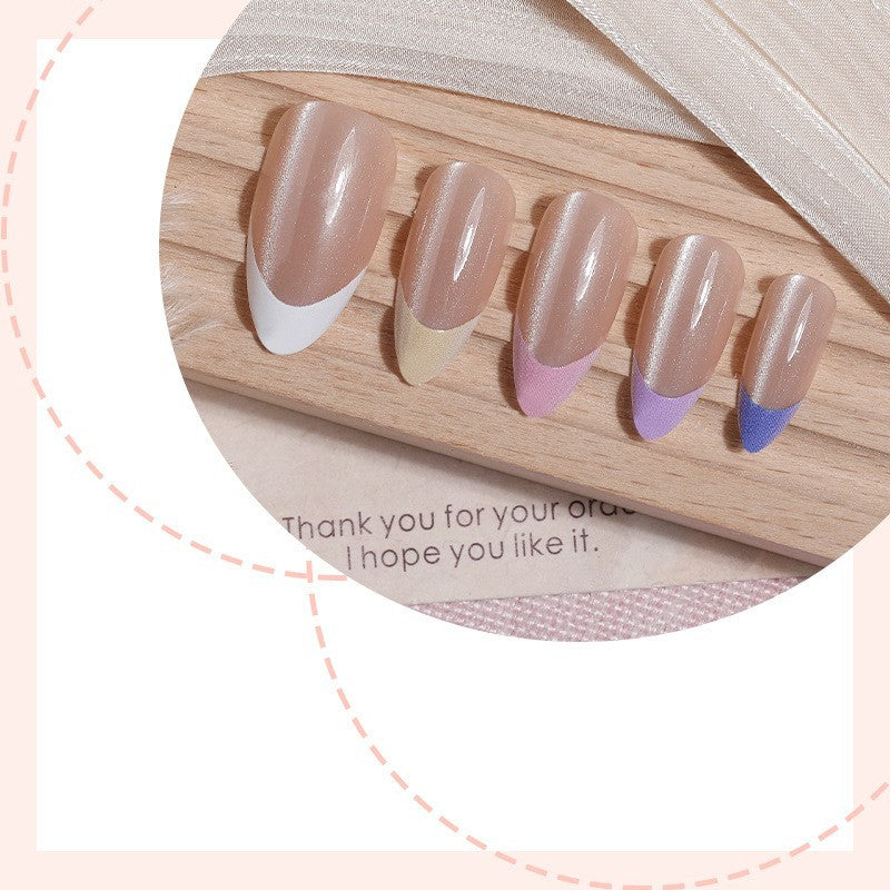Kunstnagelset mit eleganten French-Spitzen und farblichen Akzenten Brehn