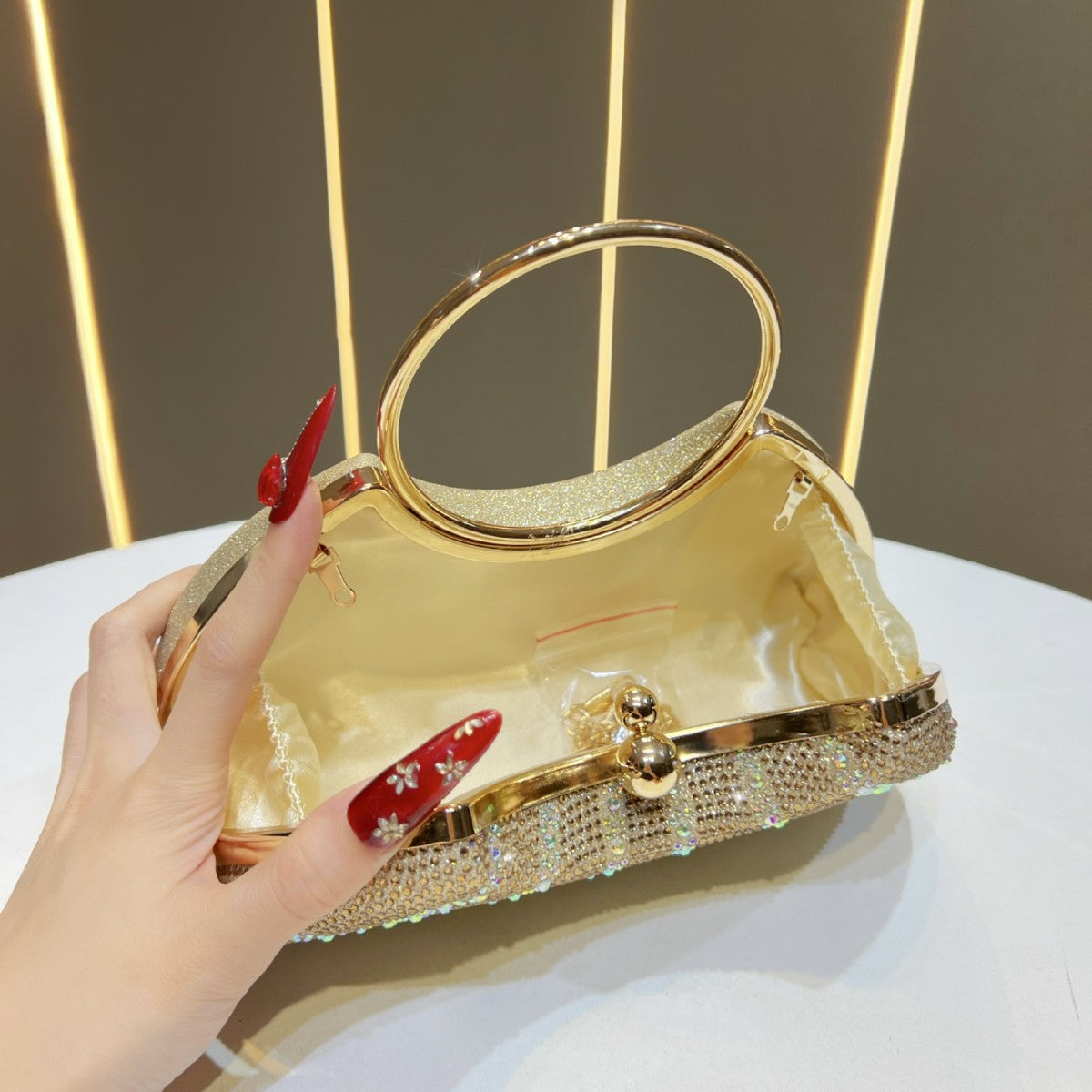 Rhinestone-besetzte Abendhandtasche