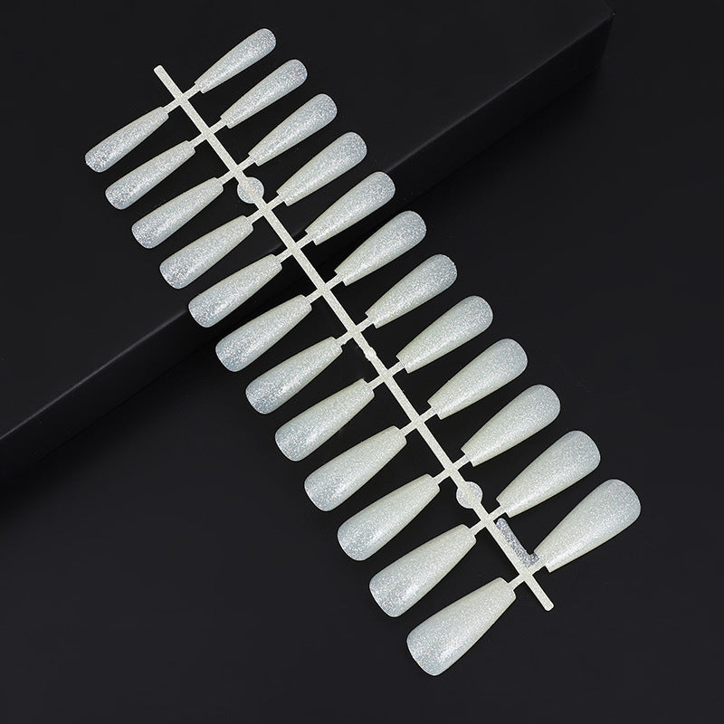 Kunstnägel Set mit elegantem Design Brehn