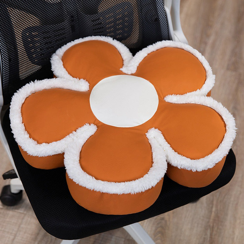 Gepolstertes Sitzkissen in Blumenform mit Kunstleder‑Mittelstück und flauschiger Randpolsterung