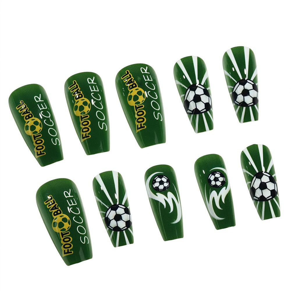 Sportliche Nagelkunst im Fußball-Stil Brehn