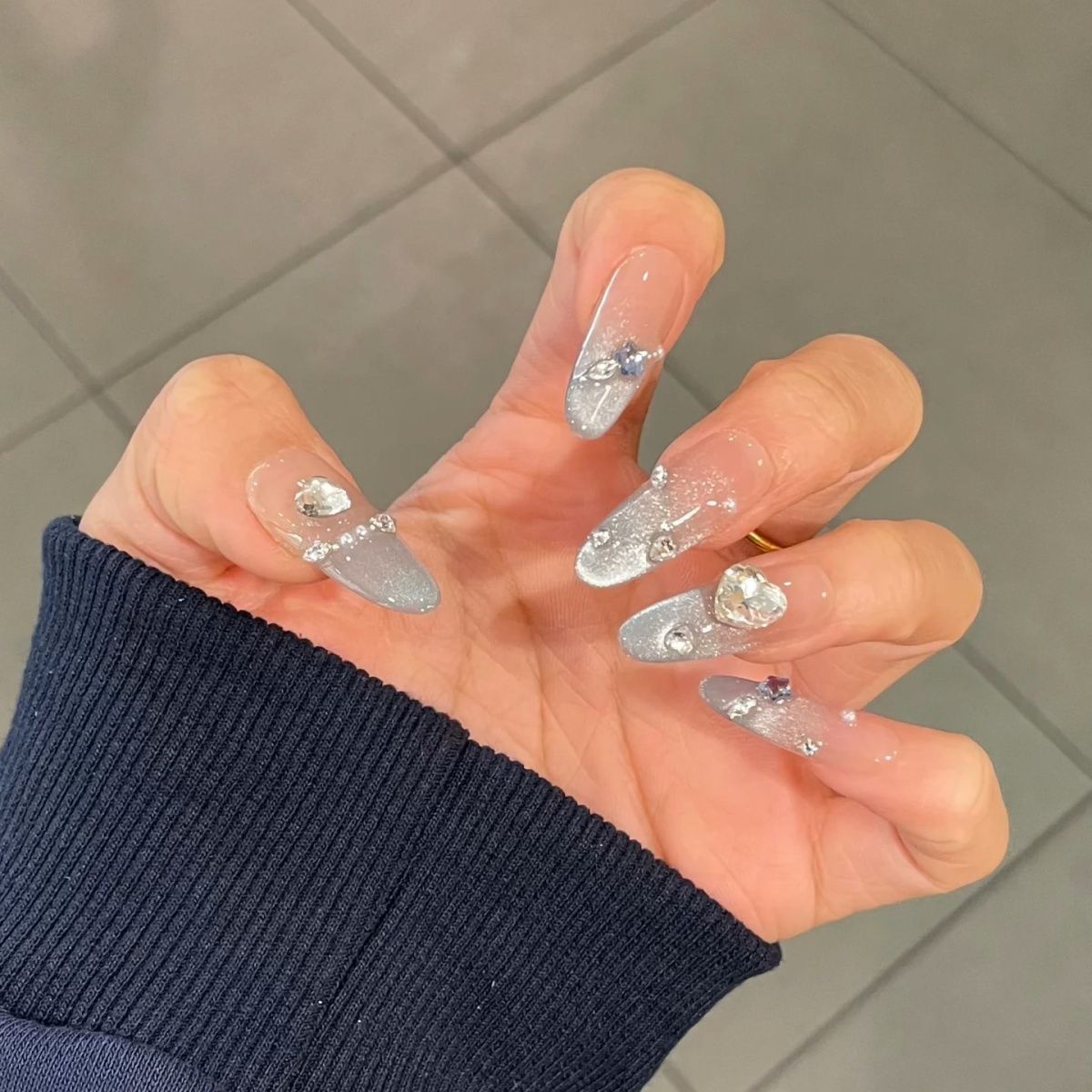 Künstlerisches Press-On-Nagelset mit Sternenmotiv Brehn