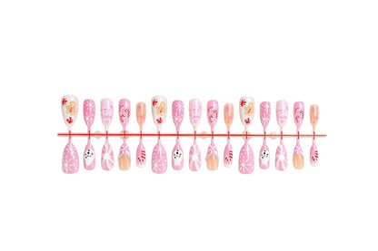 Kunstnagelset mit festlichen Weihnachtsdesigns und glamourösen Akzenten Brehn