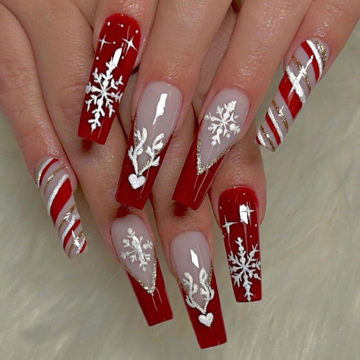 Elegante Stiletto Press-On Nagelset mit einzigartigem Design Brehn