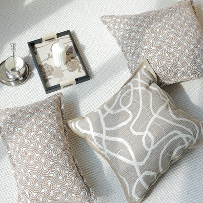 Elegantes Kissen mit modernem Strukturmuster
