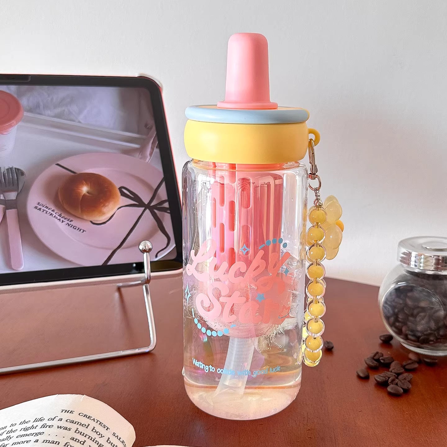 Damen kreative Trinkflasche mit integriertem Strohhalm und Schlüsselanhänger Brehn